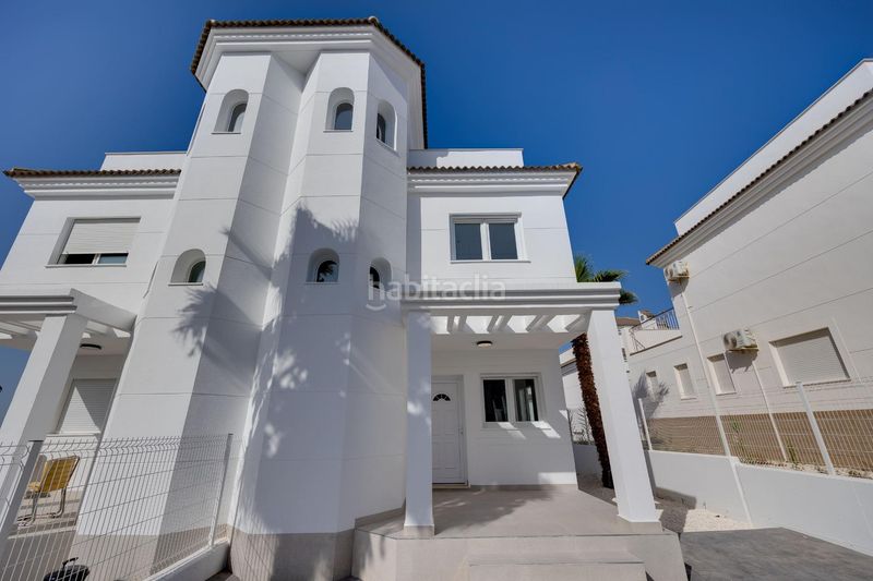 Foto b0b6b5ef-1938-43d4-8e5d-3537286c1b4c. Casa aparellada amb aparcament a San Fulgencio