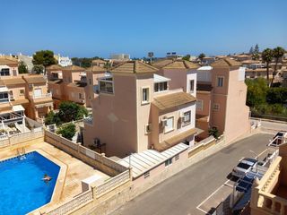 Chalet in Playa Flamenca. Villa adosada con solárium  playa flamenca  orihuela costa