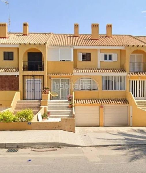 Foto 0d9daa1f-dbeb-4037-90ca-35e30d8a3f53. Casa adossada amb aparcament a Cabo Roig Orihuela