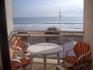 Apartament a Guardamar Playa. Apartamento en primera línea de playa con vistas al mar  guardam