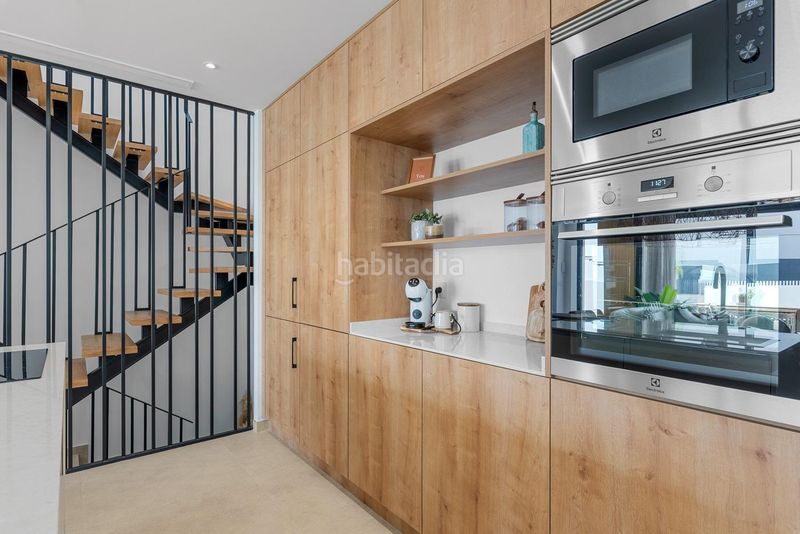 Foto 00209993-342c-4623-b183-fe8a3ad7bd43. Casa aparellada amb aparcament piscina a Dolores