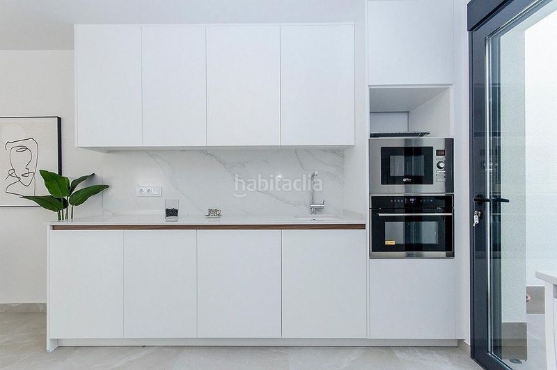 Foto c394a146-be3c-4ee9-96f9-44972e1874ac. Casa amb aparcament a San Miguel de Salinas