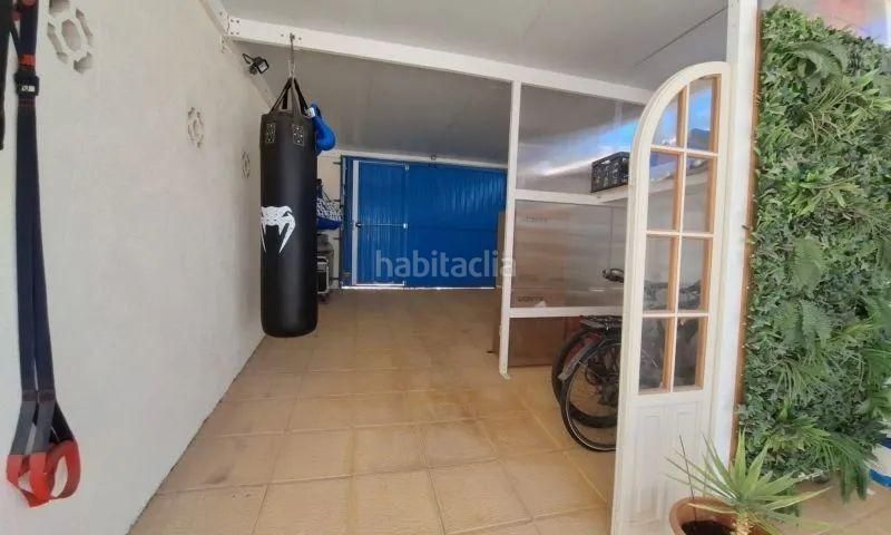 Foto a0e396ed-4741-48c6-9778-690bc3665c60. Casa amb aparcament a San Miguel de Salinas