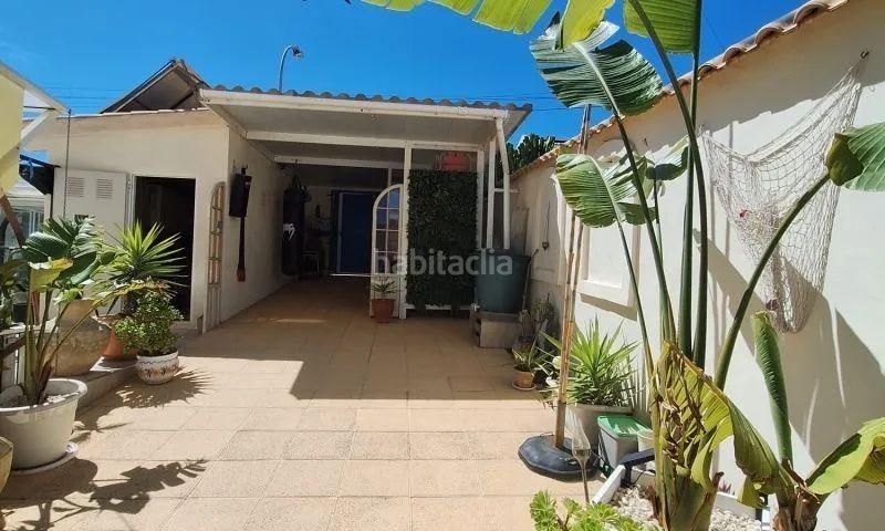 Foto a8e279fc-5798-4cbb-af6f-0c11a3487020. Casa amb aparcament a San Miguel de Salinas