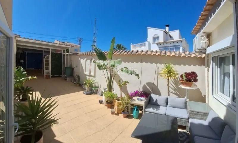 Foto c17271eb-6d3c-4d8b-98be-7113ad799abf. Casa amb aparcament a San Miguel de Salinas