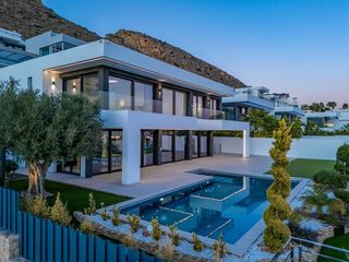 Chalet in Golf Bahía. Villa de lujo con vistas panorámicas al mar  sierra cortina, fin