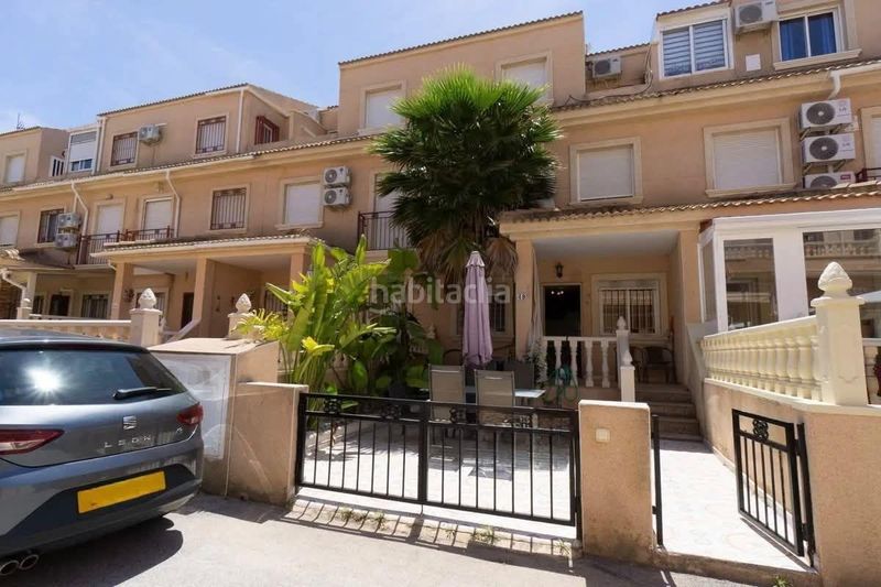 Foto 34090b3e-cbcf-4141-95b0-9ea0fc636405. Casa a Playa Flamenca Orihuela