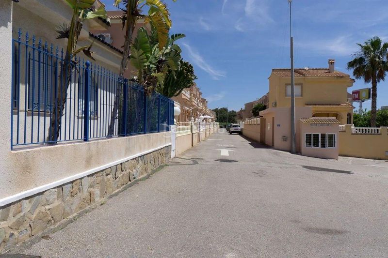 Foto 93bd6f59-cde8-4ad0-a3ff-fb413ec0e434. Casa a Playa Flamenca Orihuela