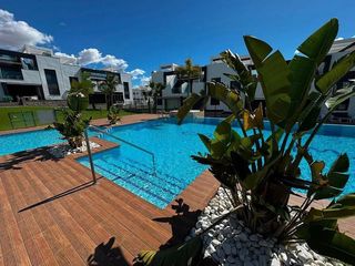 Haus in Los Balcones-Los Altos. Dúplex moderno en planta baja con amplia terraza y licencia de a