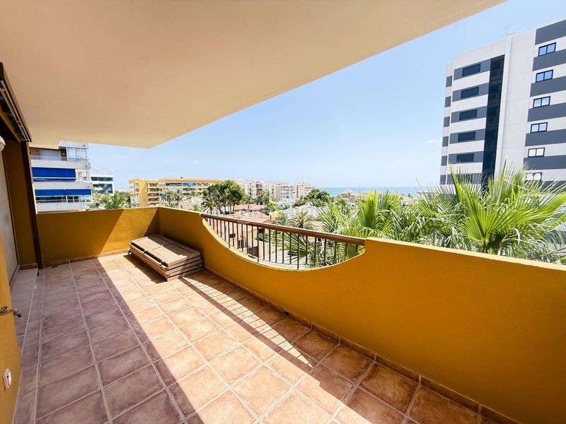 Foto 0112fa7c-d418-4ee9-8a86-08040e16547e. Apartament amb aparcament a Punta Prima Torrevieja