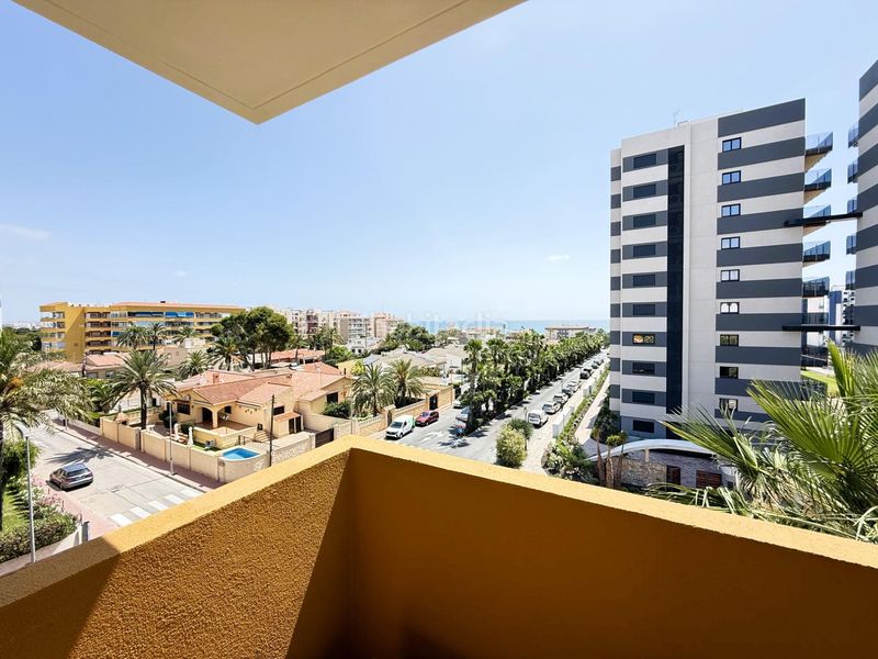 Foto 62ac29da-f900-4cd5-9369-f8e9da76b3db. Apartament amb aparcament a Punta Prima Torrevieja