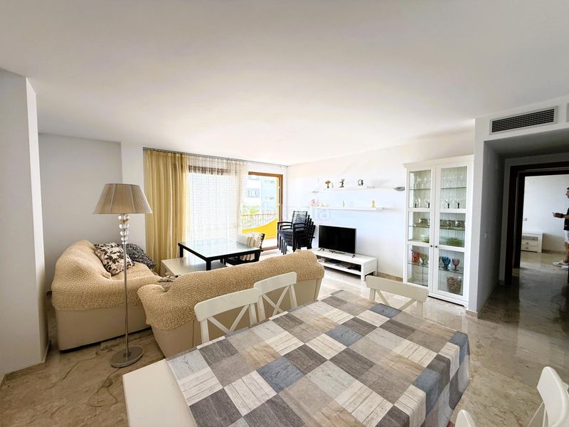 Foto a669b300-51ca-456e-8fe3-252cc684c3a8. Apartament amb aparcament a Punta Prima Torrevieja
