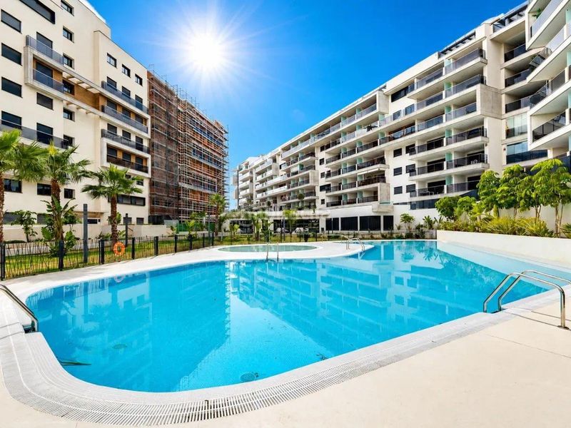Foto c8b8e8a8-c9d4-4d84-bd0d-e4f413b63fb6. Àtic a Campoamor Orihuela