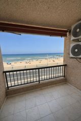 Apartament a Zona Playa de los Locos. Espectacular apartamento reformado en primera linea playa de los