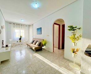Apartament a Puerto Deportivo. Amplio apartamento en el corazón de torrevieja por 130,000