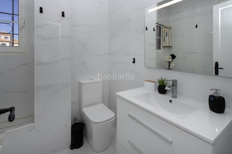 Foto 5bcd1cd5-c8e6-44d7-9bc3-e67811943eaf. Casa amb aparcament a Playa Flamenca Orihuela
