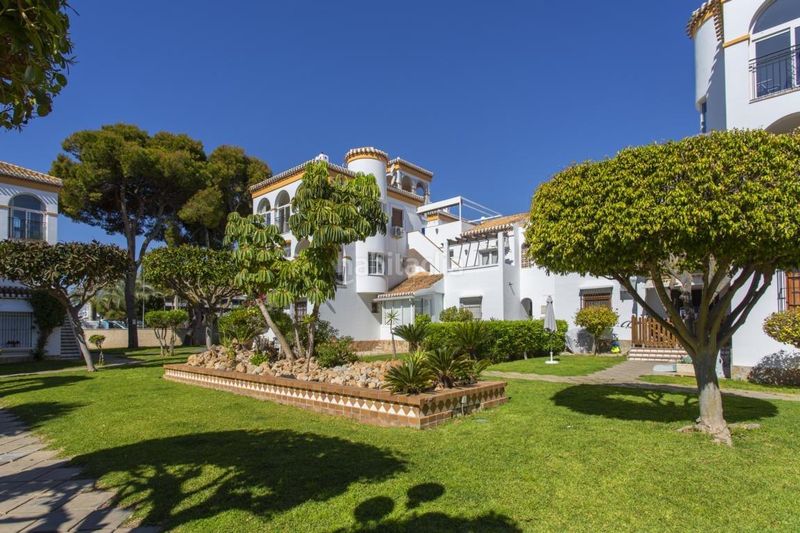 Foto d06ed91d-b937-4488-859f-2d4ba59bdc29. Casa amb aparcament a Playa Flamenca Orihuela
