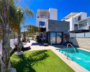 Chalet in Los Balcones-Los Altos. Villa de lujo con vistas panorámicas al mar y lago salado rosa