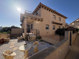 Casa in San Miguel de Salinas. Amplia casa adosada con solarium y piscina comunitaria  blue lag