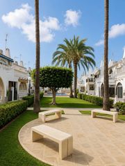 Casa in Zona Carrefour - Urbanizaciones. Casa adosada de 2 dormitorios orientada al sur con jardín y pisc
