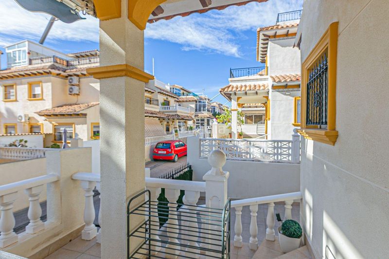 Foto 0c261884-5be1-46c8-878d-4c9d59ca4070. Casa amb aparcament a Playa Flamenca Orihuela