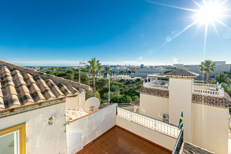 Foto 23ad8712-f686-4096-a941-d197e4dc2a5d. Casa amb aparcament a Playa Flamenca Orihuela
