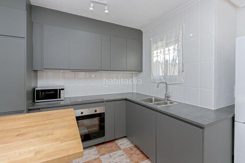 Foto 7bcfe5fe-08af-4209-abbe-547372939789. Casa amb aparcament a Playa Flamenca Orihuela