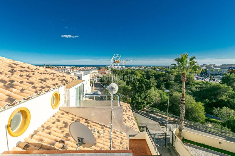 Foto a8b524ba-9496-4355-a7c4-5057e361aca5. Casa amb aparcament a Playa Flamenca Orihuela