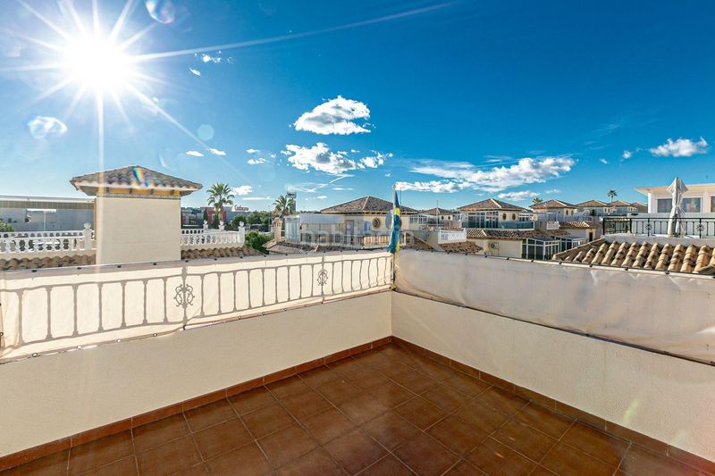 Foto f222d5f7-afd3-484b-b359-14cb87572400. Casa amb aparcament a Playa Flamenca Orihuela