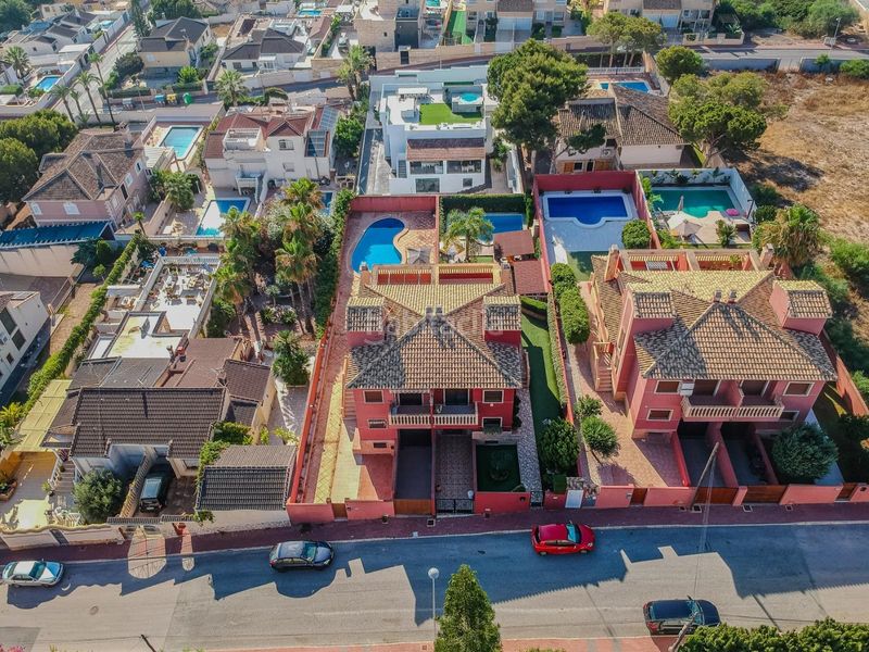 Foto 4ed88f35-a9b1-4c8d-982e-2e3977c47444. Chalet con parcheggio in Los Balcones-Los Altos Torrevieja