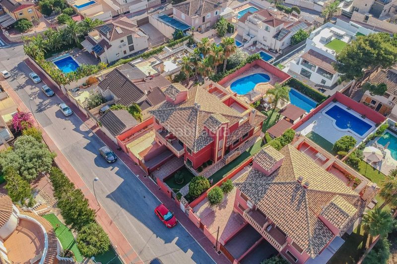 Foto 622a0796-0689-4eeb-8c71-e27981353de5. Chalet con parcheggio in Los Balcones-Los Altos Torrevieja