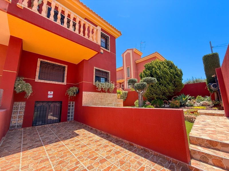 Foto a998b044-2c84-46a8-8bcc-2987cdc95b34. Chalet con parcheggio in Los Balcones-Los Altos Torrevieja