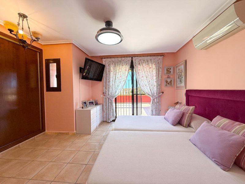 Foto f80bbda9-ece3-49bc-8497-04dd54343e4b. Chalet con parcheggio in Los Balcones-Los Altos Torrevieja