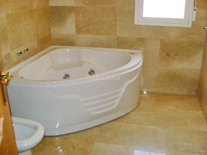 Foto 43d03c08-1ba7-40f4-b526-e06d0c73dff0. Xalet amb xemeneia calefacció aparcament piscina a Guadalajara