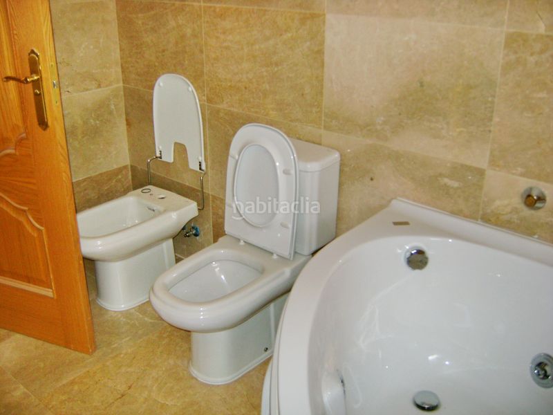 Foto a99ce3f5-15ac-4168-aa7a-9ede7df01fb8. Xalet amb xemeneia calefacció aparcament piscina a Guadalajara