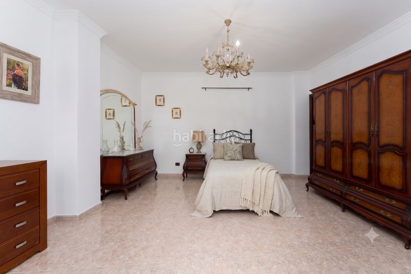 Foto fcd8f510-9067-4df4-bbf4-117ec0cdb2cd. Casa adossada amb calefacció aparcament a San Juan Telde