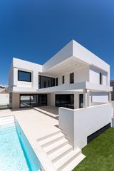 Haus  Calle daniel verona hernandez. Espectacular villa de diseño piscina taliarte, a estrenar