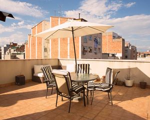 Penthouse in Carrer de los castillejos 284. Fant�stico �tico con terraza de 47m2.