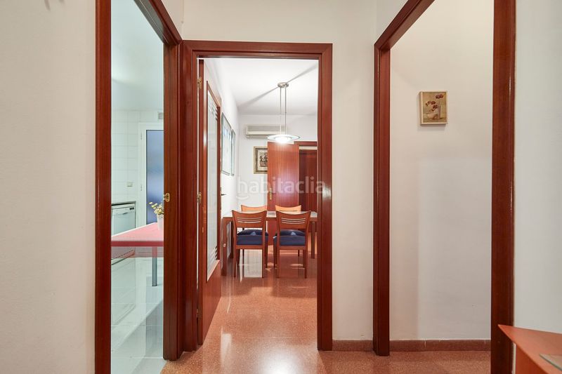 Foto 27bf704a-0eb7-4a60-957d-eef19d6a0cc6. Piso vive a pie: luz, terraza y vida en el corazón de la ciudad. en Barcelona