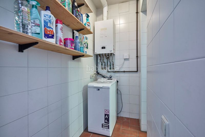 Foto 2c2291e7-0f67-49ba-a3db-4b73aa3d2817. Piso vive a pie: luz, terraza y vida en el corazón de la ciudad. en Barcelona