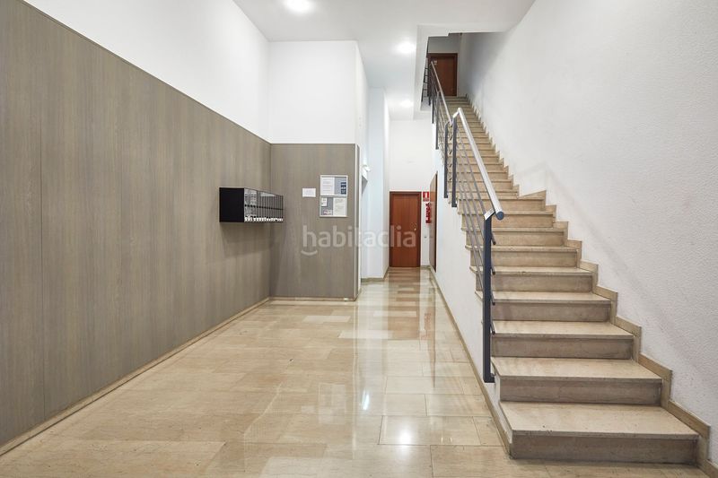 Foto 4464030a-b163-4f4e-9ee9-09ef3c108f63. Piso vive a pie: luz, terraza y vida en el corazón de la ciudad. en Barcelona