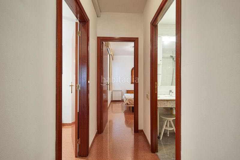 Foto 5ebe47c1-4c94-4029-aa84-4a53b14f3abb. Piso vive a pie: luz, terraza y vida en el corazón de la ciudad. en Barcelona