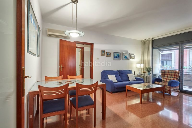 Foto 607fe5be-9b8c-414d-ae3d-0ada8a369061. Piso vive a pie: luz, terraza y vida en el corazón de la ciudad. en Barcelona