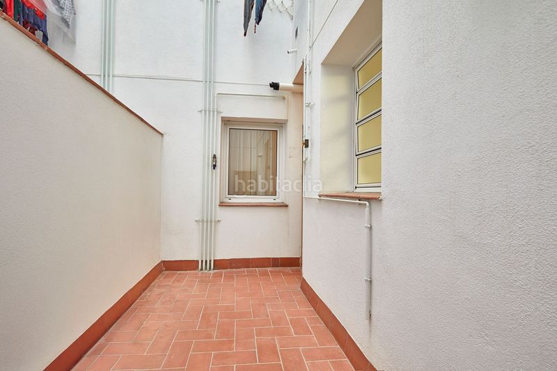 Foto 6cec1642-3b0b-47fe-8ee9-8bb867312822. Piso vive a pie: luz, terraza y vida en el corazón de la ciudad. en Barcelona