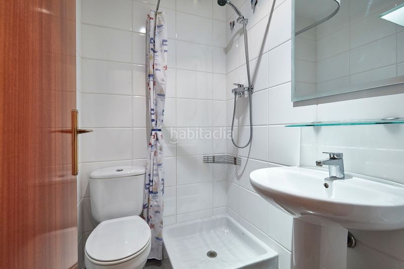 Foto a5d4eca9-7b01-4bd5-a13e-9c942ade3f7e. Piso vive a pie: luz, terraza y vida en el corazón de la ciudad. en Barcelona