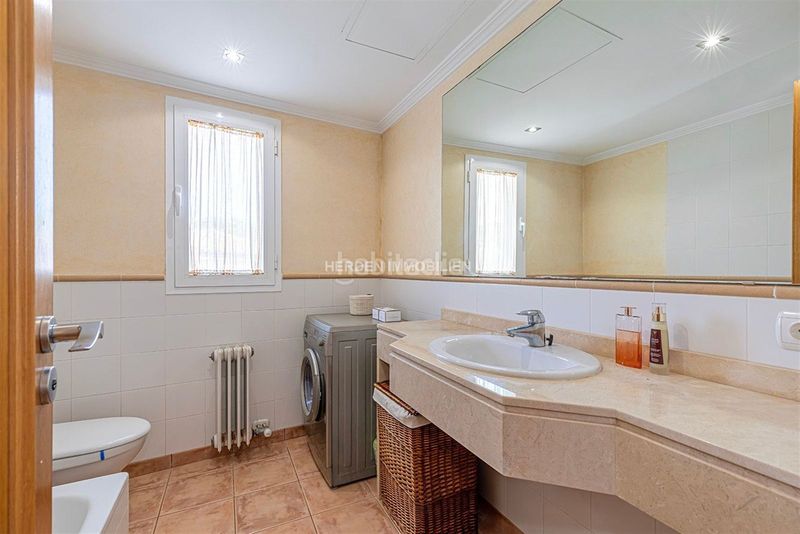 Foto 3f8ff573-e85d-4ec2-b4e2-81fab0d30b23. Casa amb calefacció aparcament a La Llotja-Born Palma de Mallorca