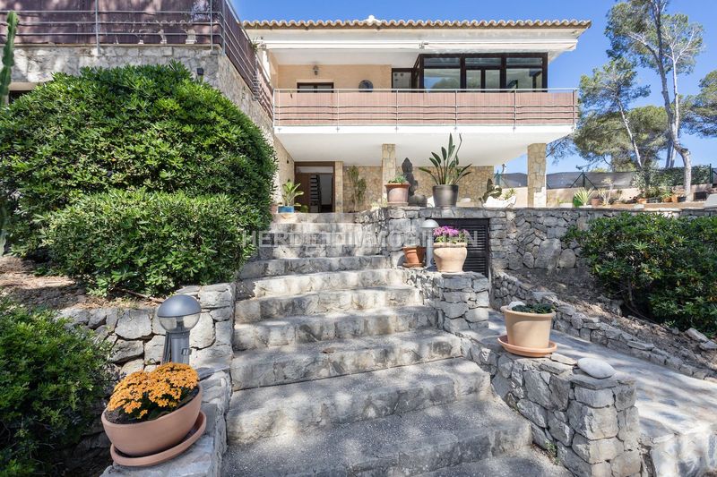 Foto 8d10d266-1263-4649-a521-b92b3590a3ae. Casa amb aparcament piscina a Costa de la Calma Calvià
