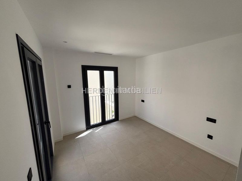 Foto 0fd9e48e-840e-456e-b16e-4b8cfe18120c. Dúplex exclusivo dúplex de obra nueva con garaje privado xxl y espectacular terraza solárium a solo 80 metros del mar en colònia de sant en Ses Salines