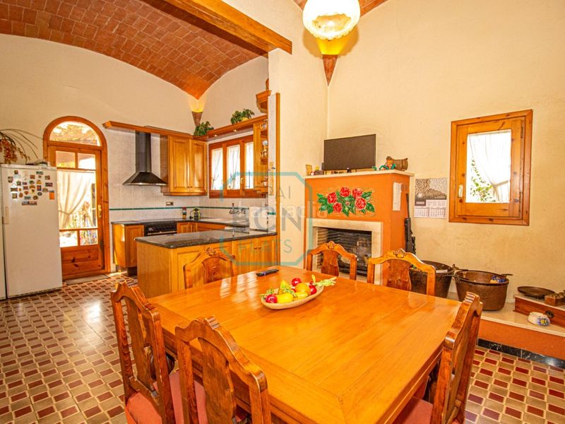Foto ecfa36a9-f4e8-42e8-a8dc-edaded7b023f. Casa amb aparcament a Arenys de Munt