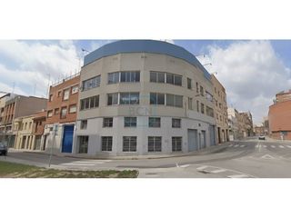 Edificio  Calle vint-i-cinc de setembre,d. Edificio industrial singular 917 m con montacargas para coches